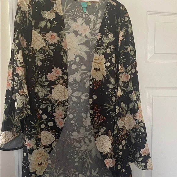 FARM Rio Multicolor Floral Design Shell - Picture 7 of 7